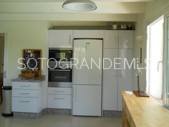 Villa a la venta con 4 dormitorios en Zona B, Sotogrande Costa | Sotobeach Real Estate