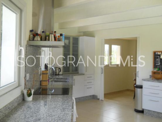 Villa a la venta con 4 dormitorios en Zona B, Sotogrande Costa | Sotobeach Real Estate