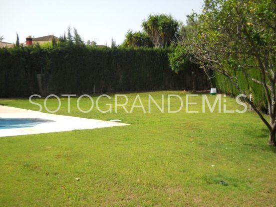 Villa a la venta con 4 dormitorios en Zona B, Sotogrande Costa | Sotobeach Real Estate