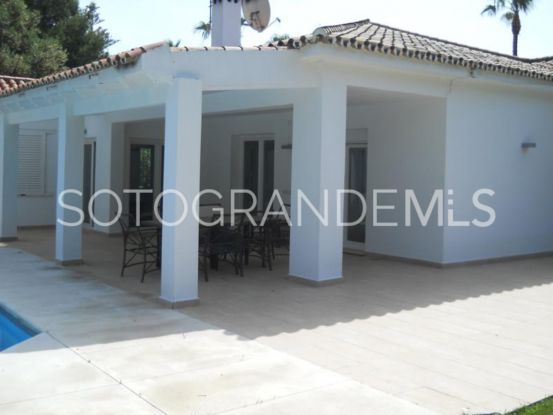 Villa a la venta con 4 dormitorios en Zona B, Sotogrande Costa | Sotobeach Real Estate