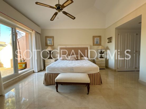Buy 4 bedrooms penthouse in Sotogrande Puerto Deportivo | Sotobeach Real Estate