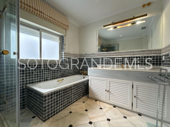 Buy 4 bedrooms penthouse in Sotogrande Puerto Deportivo | Sotobeach Real Estate