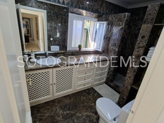 Comprar villa de 3 dormitorios en Zona G, Sotogrande Alto | Sotobeach Real Estate