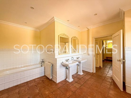 Villa a la venta en Zona F, Sotogrande Alto | Sotobeach Real Estate