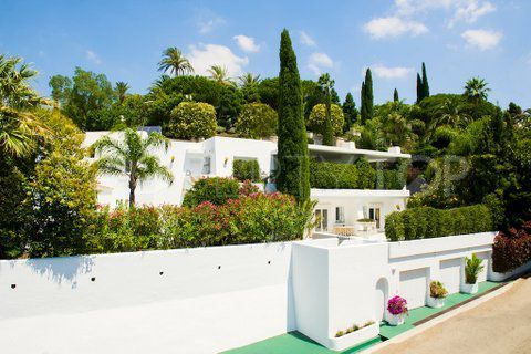 Villa en venta en Rio Real, Marbella Este | Inmolux Real Estate