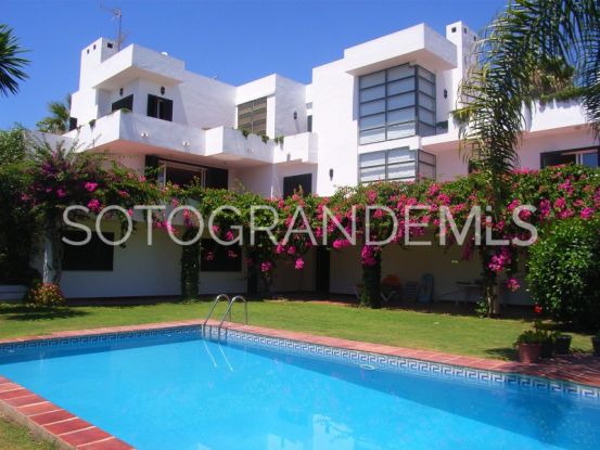 Villa en venta en Sotogrande Costa con 6 dormitorios | Kristina Szekely International Realty