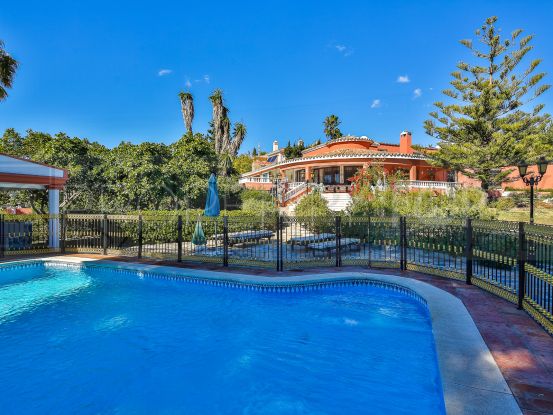 Comprar villa de 6 dormitorios en Don Pedro, Estepona | KS Sotheby's International Realty