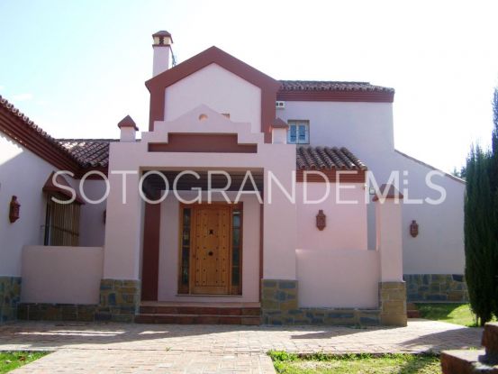 Villa en venta en Sotogrande Costa con 3 dormitorios | Kristina Szekely International Realty