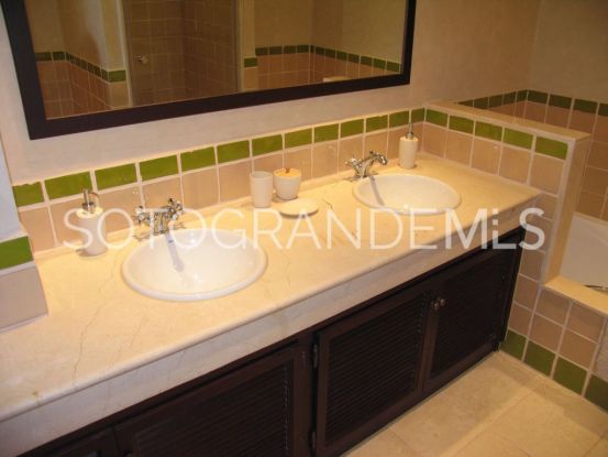 Adosado en venta de 2 dormitorios en Los Cortijos de la Reserva, La Reserva | Kristina Szekely International Realty