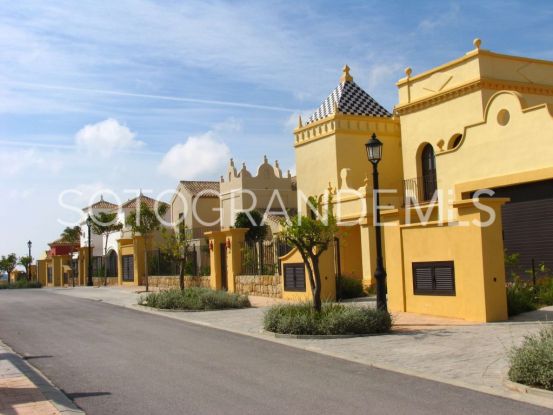 Adosado en venta de 2 dormitorios en Los Cortijos de la Reserva, La Reserva | Kristina Szekely International Realty