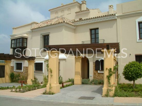 Adosado en venta de 2 dormitorios en Los Cortijos de la Reserva, La Reserva | Kristina Szekely International Realty