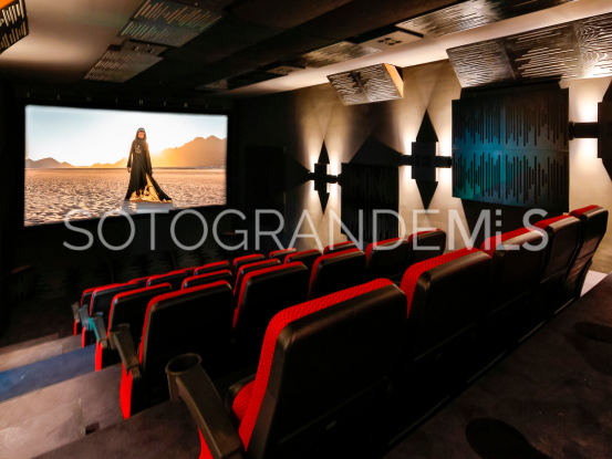 Villa en Reyes y Reinas de 7 dormitorios | Kristina Szekely International Realty