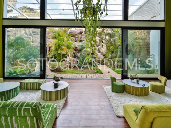 Villa en Reyes y Reinas de 7 dormitorios | Kristina Szekely International Realty