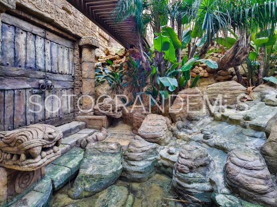 Villa en Reyes y Reinas de 7 dormitorios | Kristina Szekely International Realty