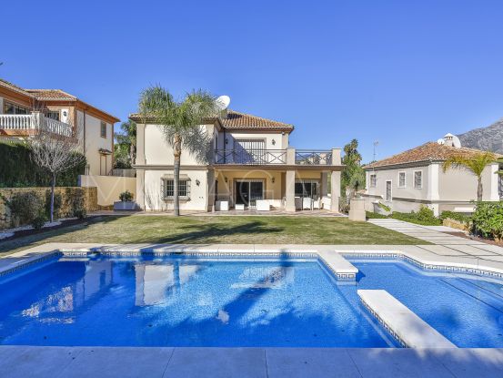 Se vende villa con 5 dormitorios en Atalaya de Rio Verde, Nueva Andalucia | Kristina Szekely International Realty
