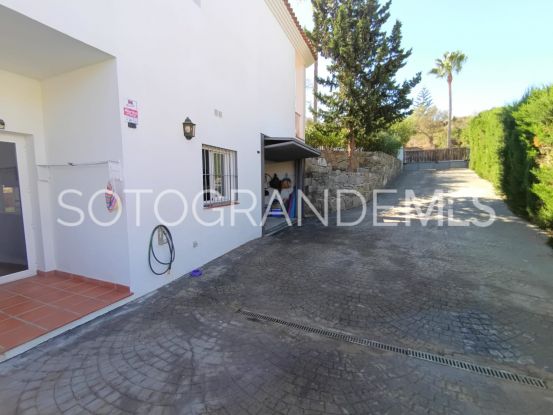 Zona F 5 bedrooms villa for sale | Kristina Szekely International Realty