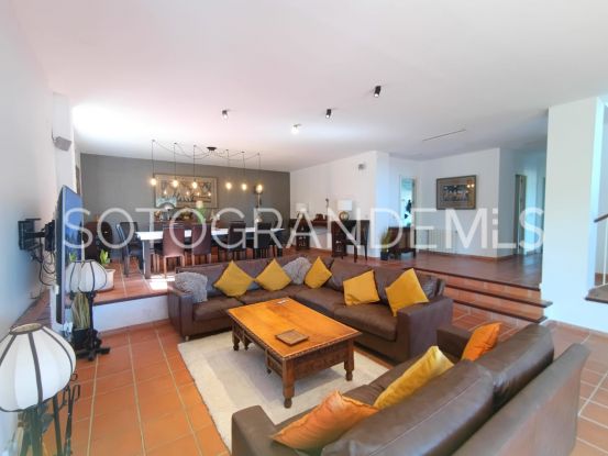 Zona F 5 bedrooms villa for sale | Kristina Szekely International Realty