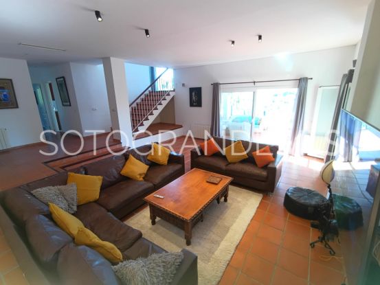 Zona F 5 bedrooms villa for sale | Kristina Szekely International Realty