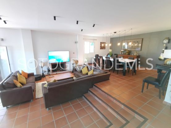 Zona F 5 bedrooms villa for sale | Kristina Szekely International Realty