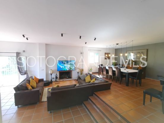 Zona F 5 bedrooms villa for sale | Kristina Szekely International Realty