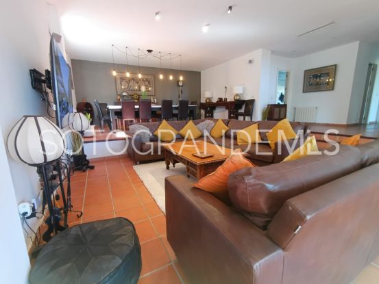 Zona F 5 bedrooms villa for sale | Kristina Szekely International Realty