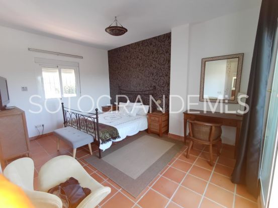 Zona F 5 bedrooms villa for sale | Kristina Szekely International Realty