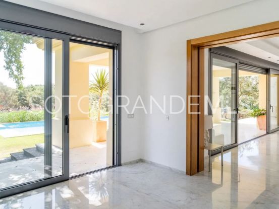Se vende villa en Los Altos de Valderrama de 5 dormitorios | Kristina Szekely International Realty