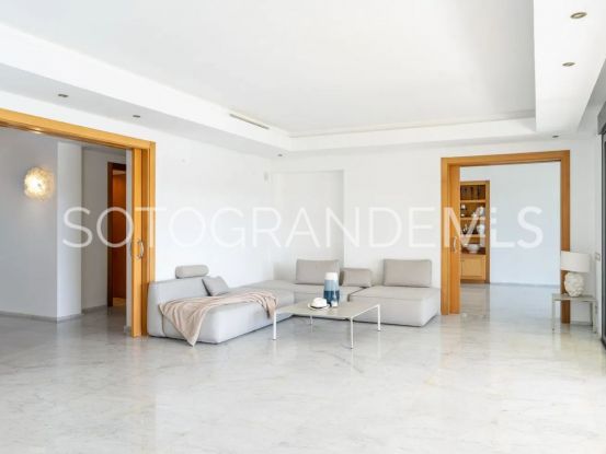 Se vende villa en Los Altos de Valderrama de 5 dormitorios | Kristina Szekely International Realty