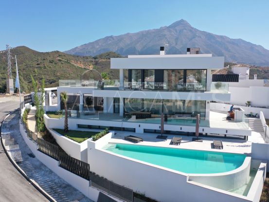 Villa a la venta en Nueva Andalucia con 4 dormitorios | Kristina Szekely International Realty