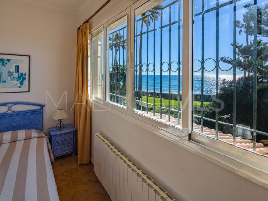 Estepona Playa, villa de 4 dormitorios en venta | Kristina Szekely International Realty