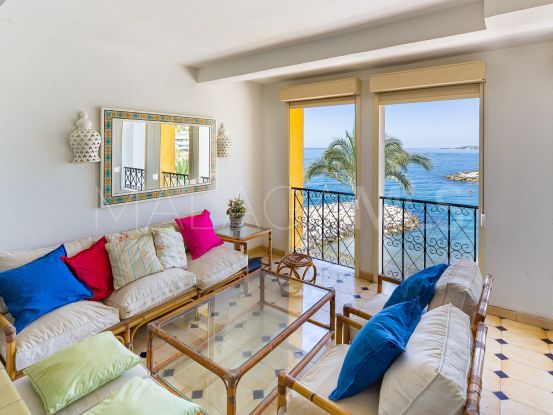 Apartamento a la venta en Marbella - Puerto Banus de 2 dormitorios | Kristina Szekely International Realty