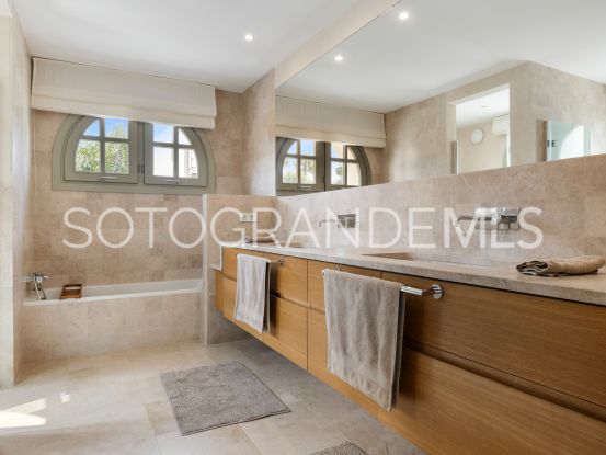 Se vende villa de 5 dormitorios en Sotogrande Alto | James Stewart - Savills Sotogrande