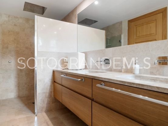 Se vende villa de 5 dormitorios en Sotogrande Alto | James Stewart - Savills Sotogrande