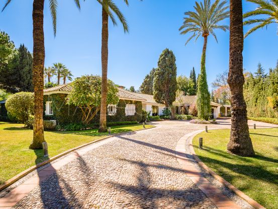 Villa en venta en Guadalmina Baja con 6 dormitorios | Terra Meridiana