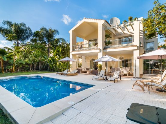 Buy villa in Paraiso Barronal with 4 bedrooms | Terra Meridiana