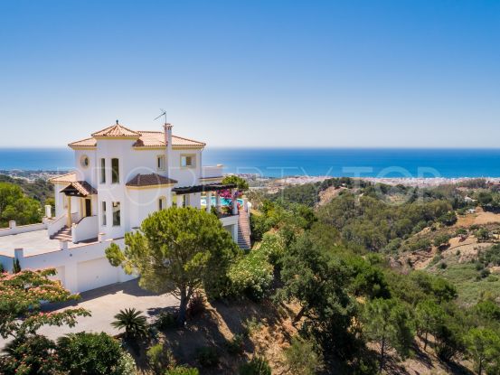 Villa with superb sea and country views for sale in Los Reales, Sierra Estepona