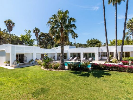 Entirely transformed luxury villa for sale in Paraiso Medio with private tennis court, Estepona
