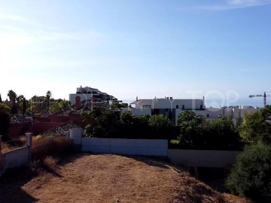 Spacious plot with project and partial sea views for sale inside Los Flamingos Golf Resort, Benahavis