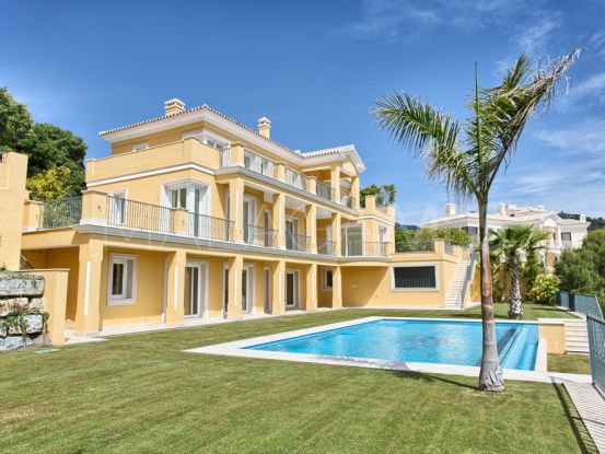 Se vende villa de 5 dormitorios en Los Arqueros, Benahavis | Terra Meridiana