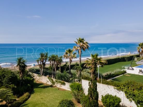 Opportunity to purchase a front-line beach villa for reform in Paraiso Barronal, Estepona