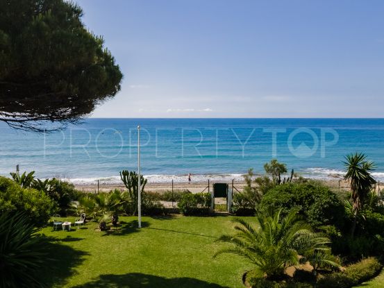 Opportunity to purchase a front-line beach villa for reform in Paraiso Barronal, Estepona