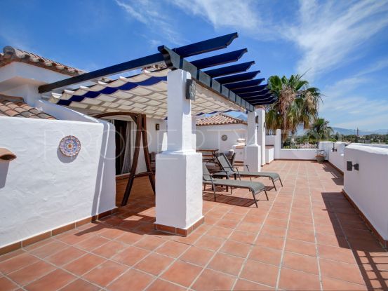 Beautiful 2 bedroom duplex penthouse for sale in La Goleta on the beach side of San Pedro