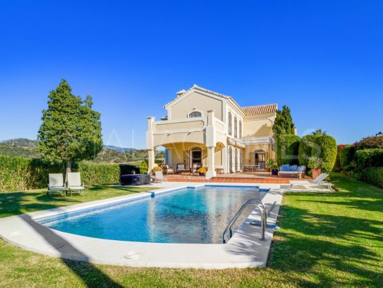 Se vende villa de 4 dormitorios en La Panera, Estepona | Terra Meridiana