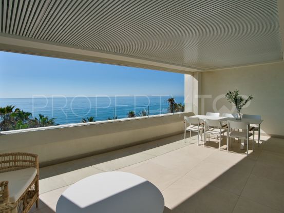 4 Bedroom apartment for sale, front-line beach withcommunity rooftop pool in Estepona centre
