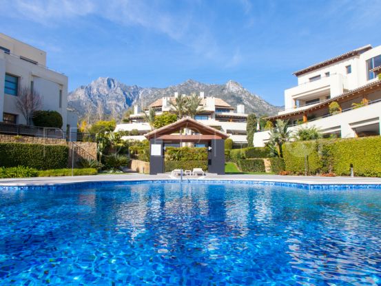 Se vende atico en Cascada de Camojan con 3 dormitorios | Engel Völkers Marbella