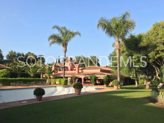 Villa a la venta en Reyes y Reinas de 5 dormitorios | Kassa Sotogrande Real Estate