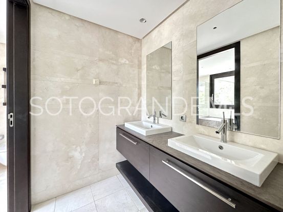 Comprar duplex en Hacienda de Valderrama de 4 dormitorios | Kassa Sotogrande Real Estate