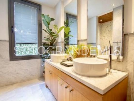 Buy villa in Los Altos de Valderrama with 5 bedrooms | Kassa Sotogrande Real Estate