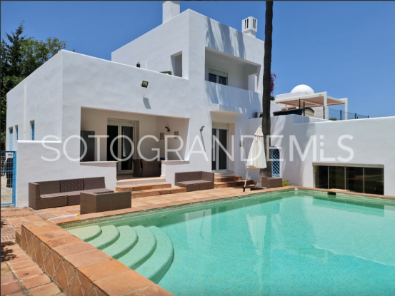 Zona B, Sotogrande Costa, villa en venta con 5 dormitorios | Sotogrande Properties by Goli