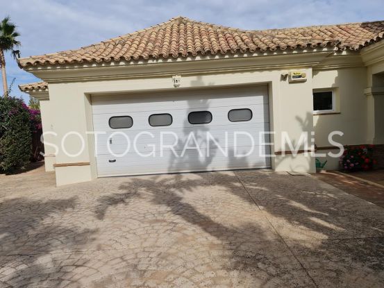 Villa a la venta de 4 dormitorios en Zona F, Sotogrande Alto | Sotogrande Properties by Goli